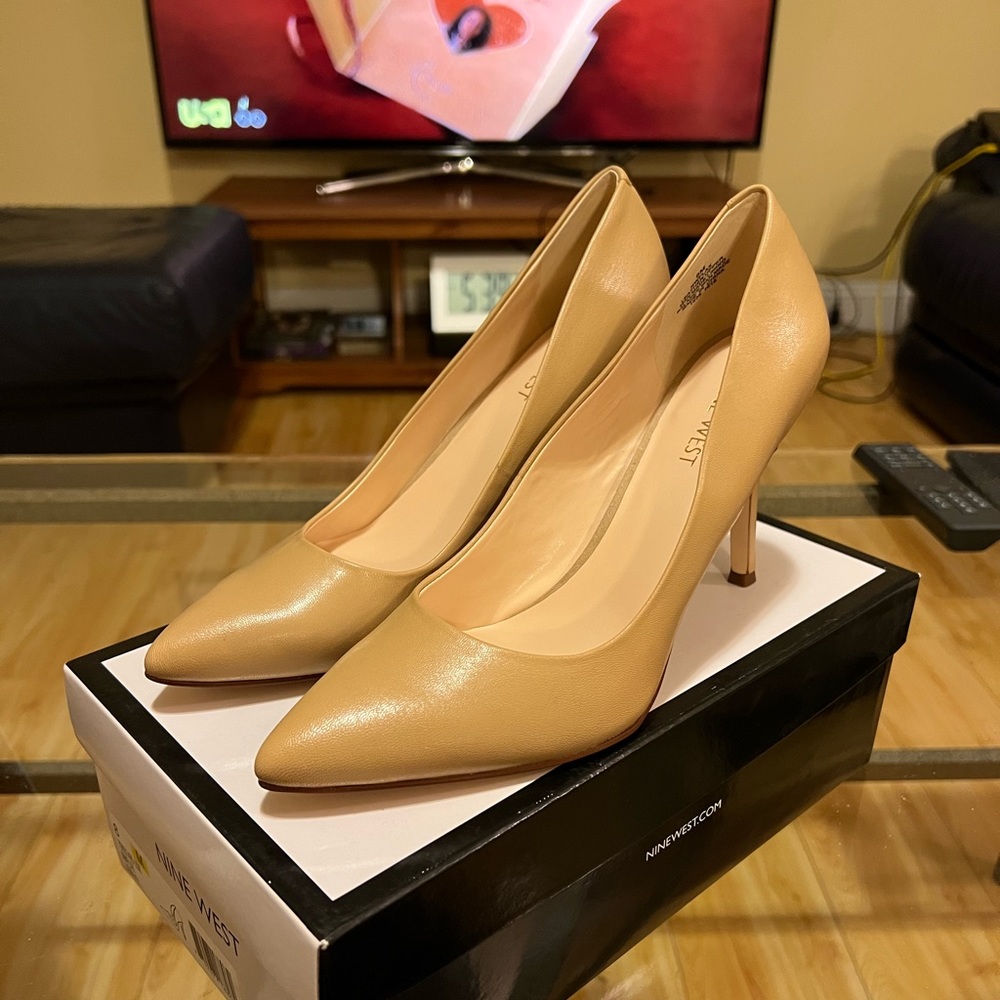Nine West Ligna Nude Pumps Size 8M